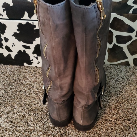 Grey leather tall boot - Picture 5 of 8